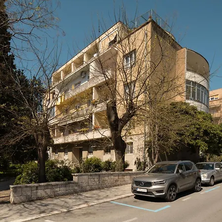 Luxury Bellux For 5, Old Town And Bacvice Sandy Apartment